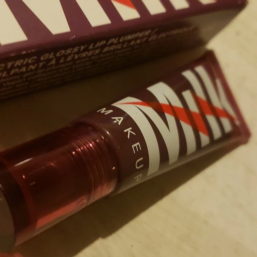 ❇️🧚‍♀️AMPED Milk Makeup Electric Glossy Lip Plumper NWT